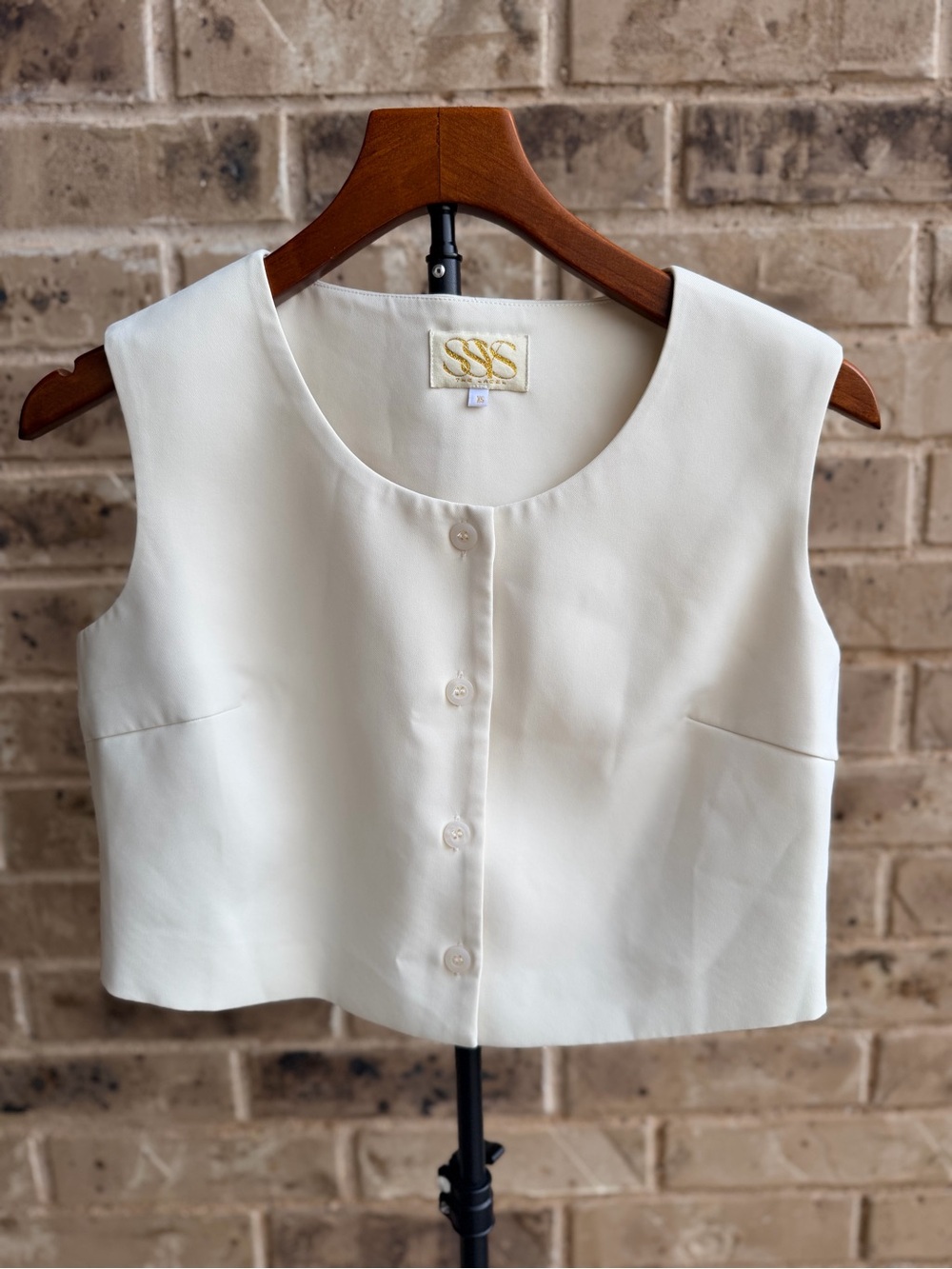 SSYS the label Sleeveless Cream Button-Front Crop Vest Size XS